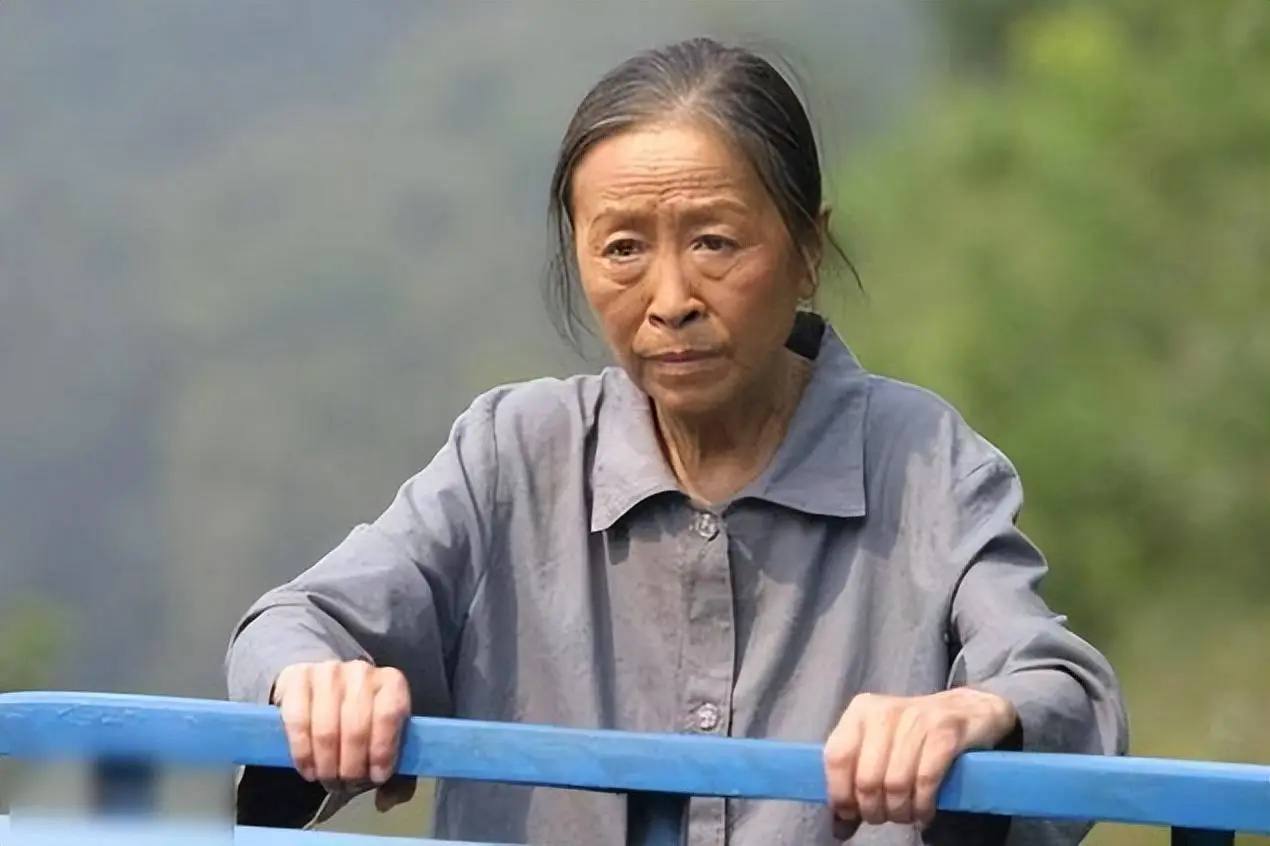 香港著名演员晚年凄凉经历_年轻时名动四方晚年却无限苍凉的演员_娱乐圈老演员凄凉